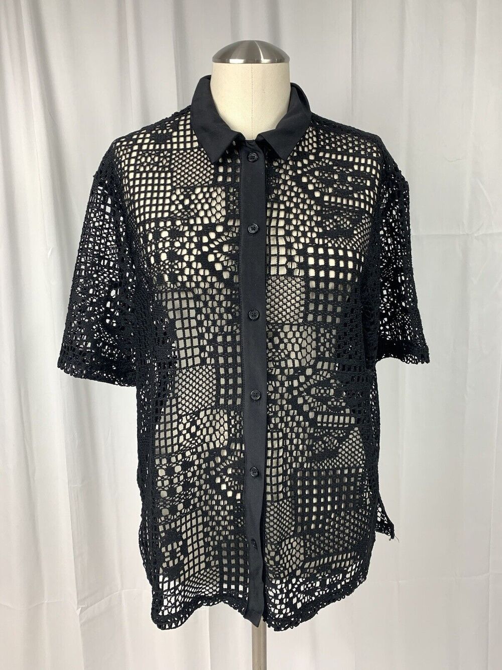 Divided By H&M Women’s Short Sleeve Crochet Look Button Up Shirt Black Small NWT